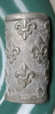 ORNEMENT ancien FOURREAU orné FLEURS DE LYS signé Phidias- ALUMINIUM H: 5,3 cm