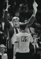 1983 Press Photo Bucks' basketball's John Killilea protests to Ref. Wally Rooney