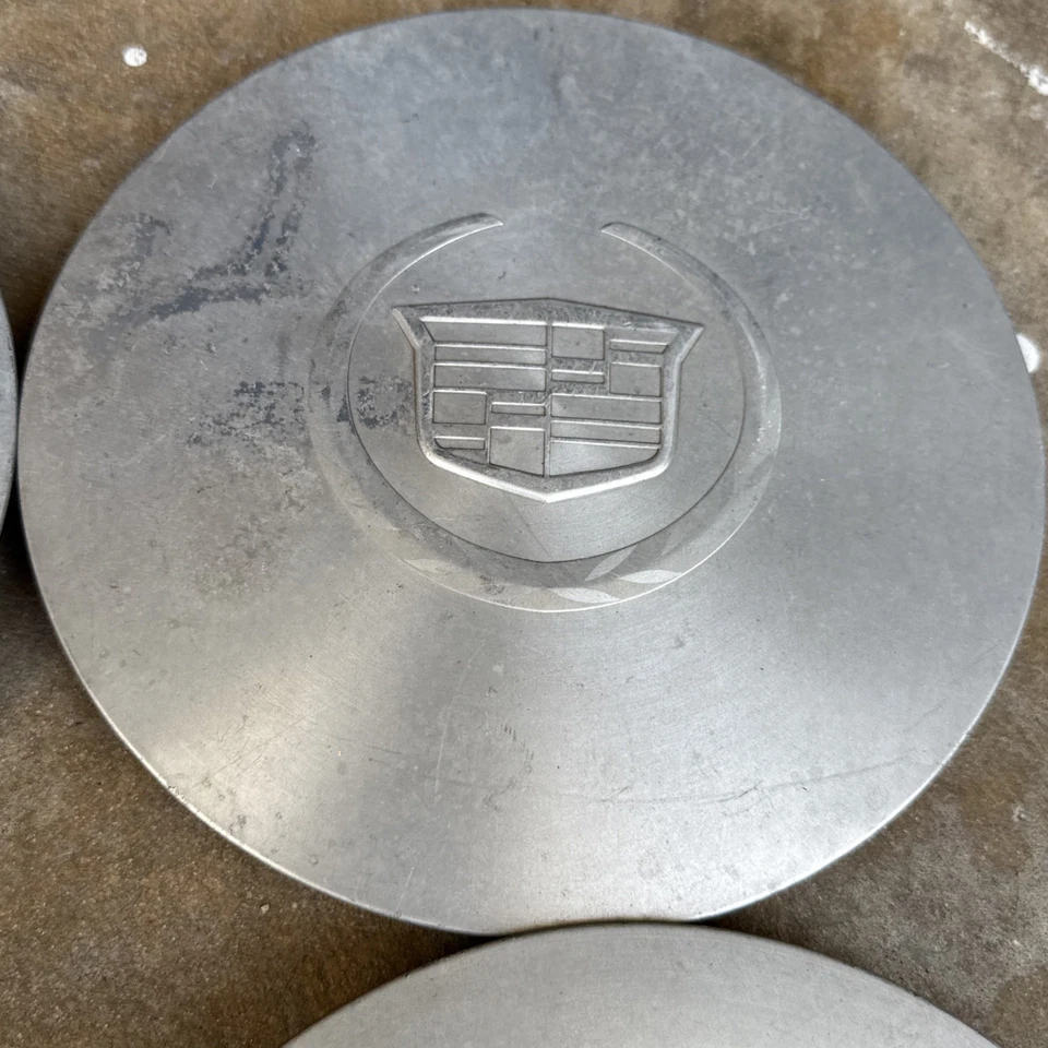 Juego 4 tapacubos centrales de rueda Cadillac Escalade EXT ESV GM 95953887 OEM Foto 4 de 4