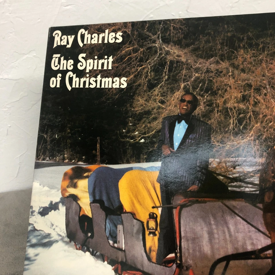 THE SPIRIT OF CHRISTMAS by Ray Charles Vinyl LP Record Columbia Records (HY29) - Imagem 3 de 4