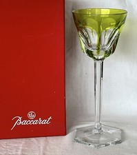 VERRE A PIED EN CRISTAL  DE  BACCARAT  COULEUR ANIS MODELE HARCOURT 1841 SIGNE