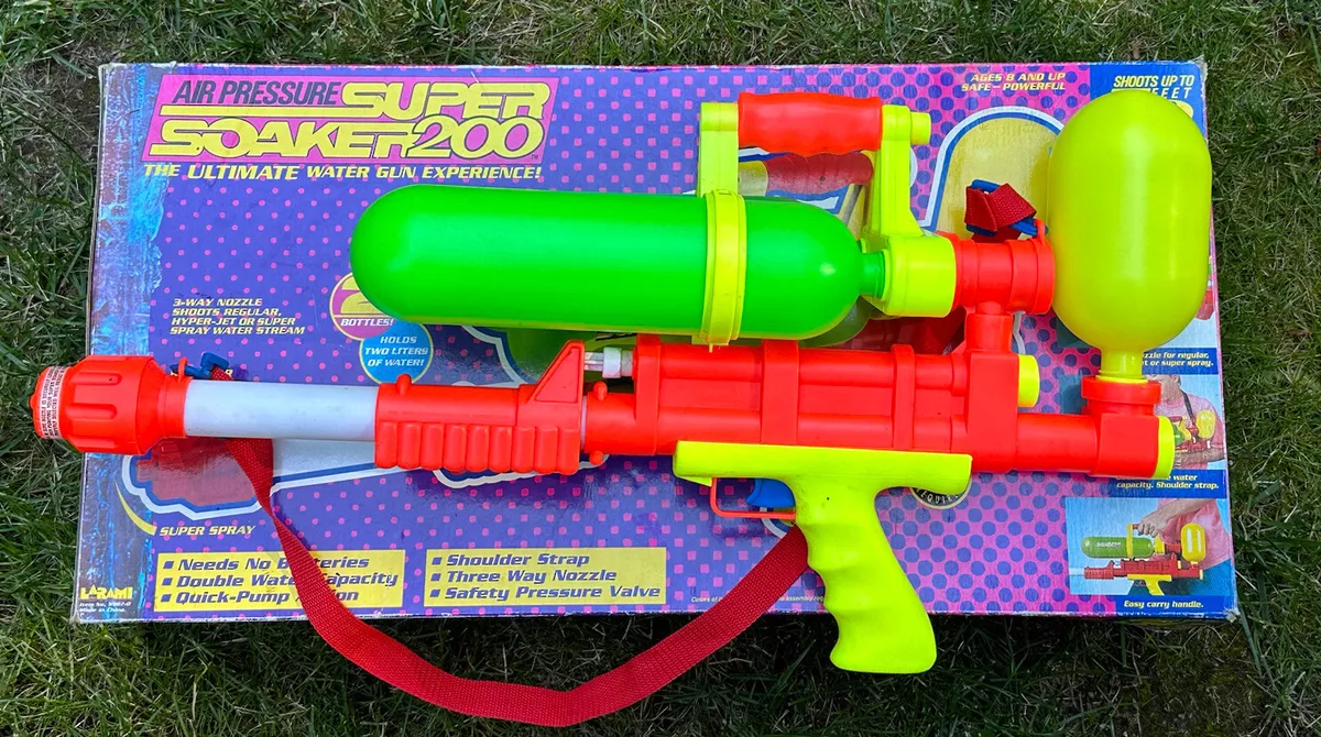 SUPER SOAKER 200 1990 VINTAGE RETRO CHILDHOOD SUMMER BAND NEW