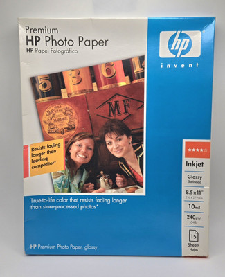 HP Premium Photo Paper Glossy. 15 Sheets, 8 1/2'' x 11''. C6039A