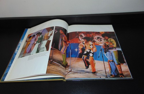 Michael Jackson Book 1984 Michael Jackson Hardcover & Moonwalker Video - VGC - Afbeelding 8 van 17