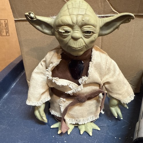 Interactive Yoda with Lightsaber Star Wars Tiger Hasbro Partial Works Read Disc - Picture 2 of 13