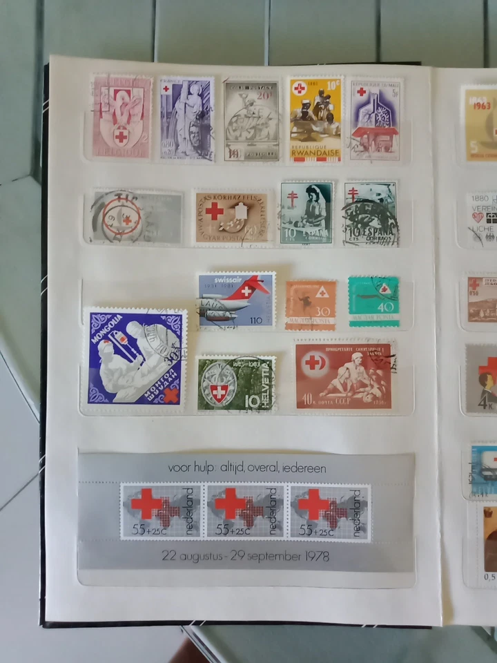 Album timbres Croix Rouge  - Photo 2/4
