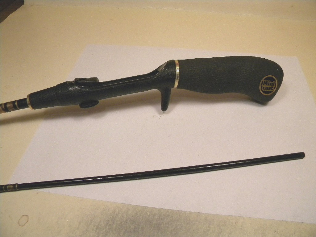Vintage Daiwa Mini Cast Gold MG-38 4'5" casting rod