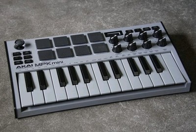 Akai MPK Mini MK3 Keyboard-Controller - Grau