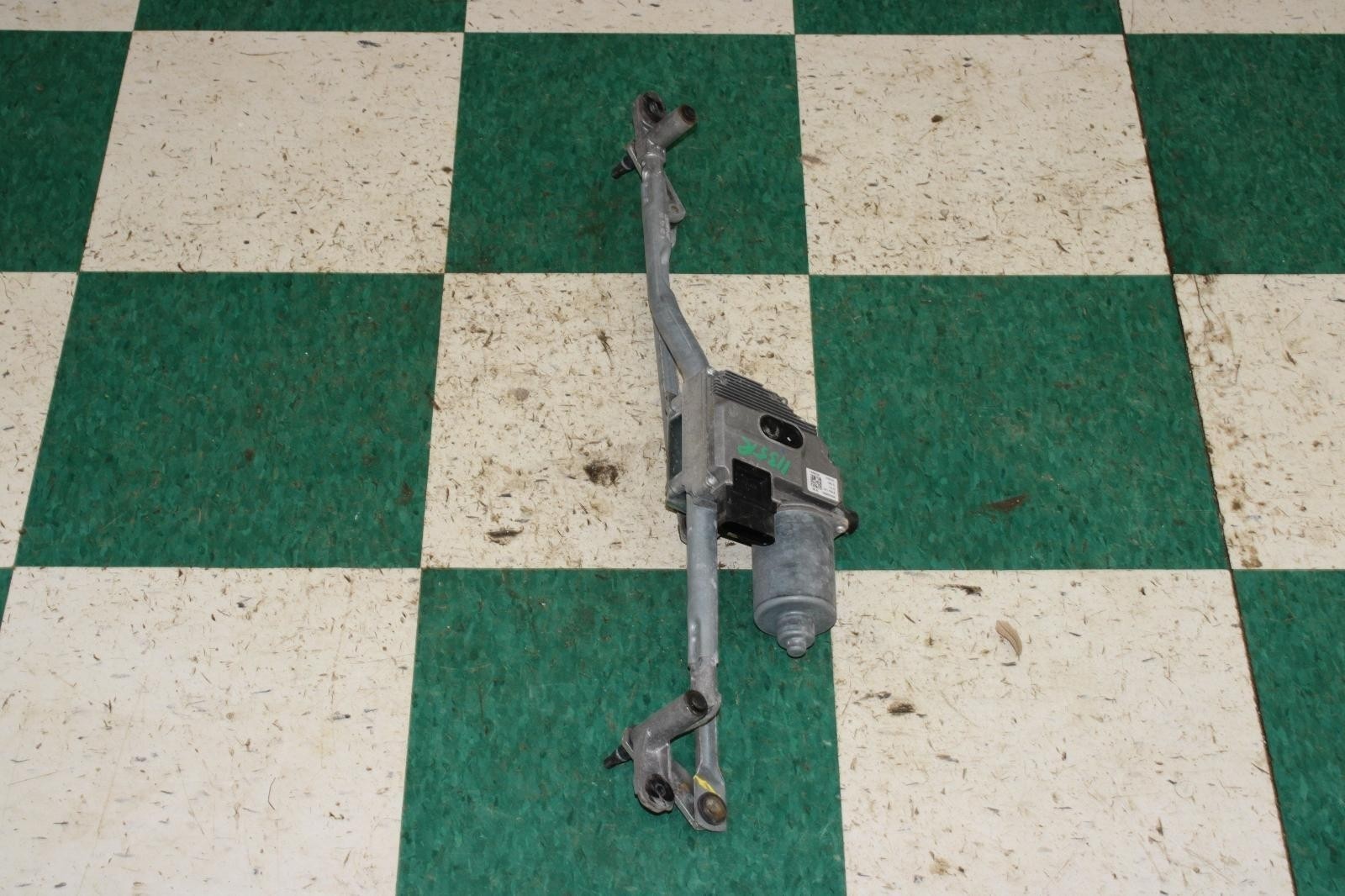 Bentley Flying Spur 2013-2018 Front Windshield wiper motor