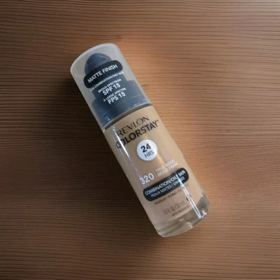 Revlon Colorstay Foundation Combination Oily or Dry Skin 320 True Beige Freepost