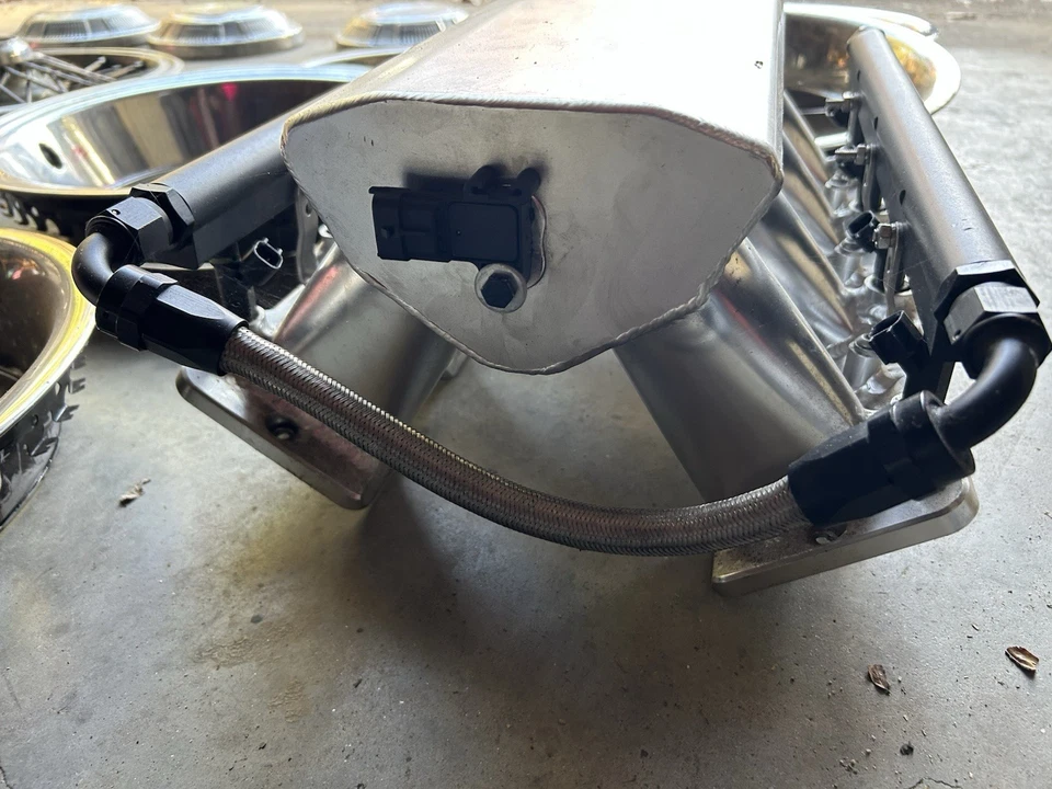 Holley Sniper EFI 822041-1 Sniper EFI Sheet Metal Fabricated Intake Manifold - Image 4 of 4