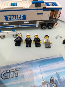 LEGO 7743 city police command truck with instructions.