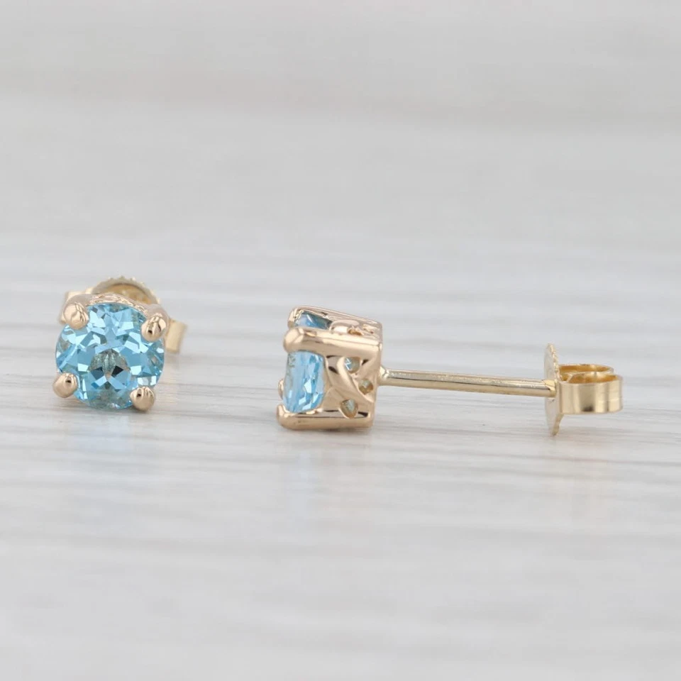 Aretes solitarios redondos de topacio azul de 1,20 quilates de oro amarillo de 14 k Foto 2 de 4