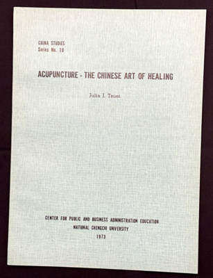 Acupuncture - The Chinese Art of Healing, Julia J. Tsuei, 崔玖 (1973) Vtg Book