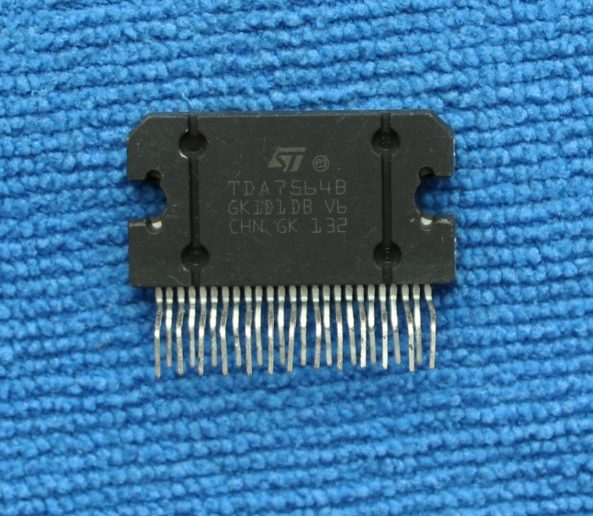 Produktbild von 10 Stück TDA7564B – Audio-Verstärker-IC Für Kfz-Radios Und Multimedia