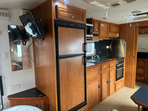 2011 Roadstar Stat write off with ensuite, suit onsite van or granny flat - Picture 14 of 24