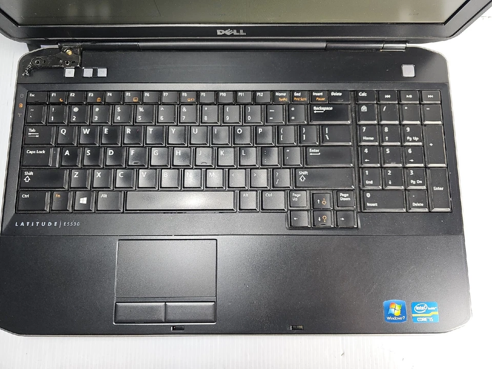 PORTATIL DELL Latitude E5530 Core i5- 15.6" 4GB 320GB HDD BOTAS SIN SISTEMA OPERATIVO Foto 2 de 4