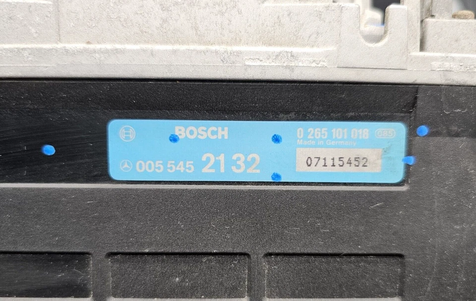 1991 Mercedes Benz 300E ABS módulo de freios antibloqueio 005-545-21-32 - Imagem 3 de 4