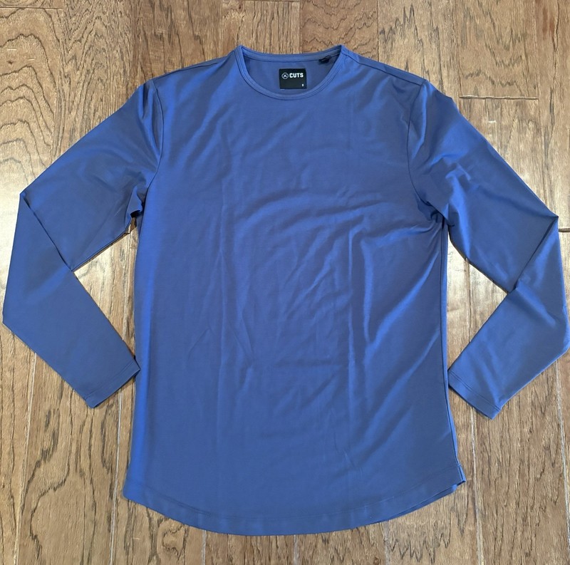 Cuts curved hem long sleeve shirt NWOT Size Small