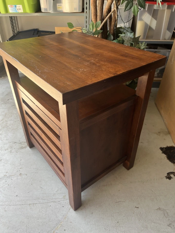 Винтажный приставной столик из красного дерева с коричневой тростью - Изображение 4 из 4