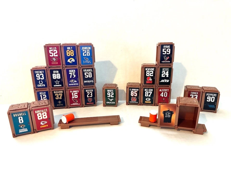 Juguete de fútbol americano Teenymates 2026 NFL Legends (TÚ ELIGES) 1,5" Locker (solo armario) Foto 4 de 4