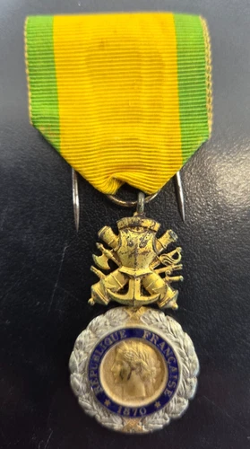 WW 2 French Medaille Militaire (Military Medal) with original rib