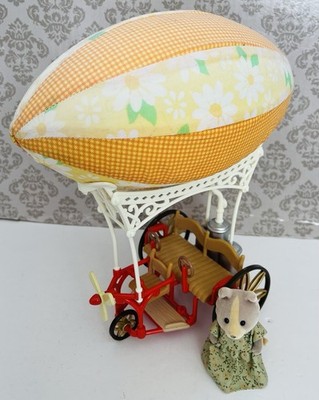 Sylvanian Families Sky Ride Adventure Set Ballon Set mit Figur (L)