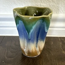 2004 Dryden Pottery 6.5 In Drip Glaze Art Pottery Vase Wavy