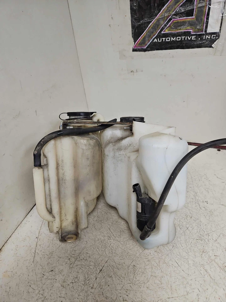Botella de líquido para lavadora GMC CANYON 04-12 con bomba con depósito de desbordamiento de refrigerante OEM Foto 2 de 4