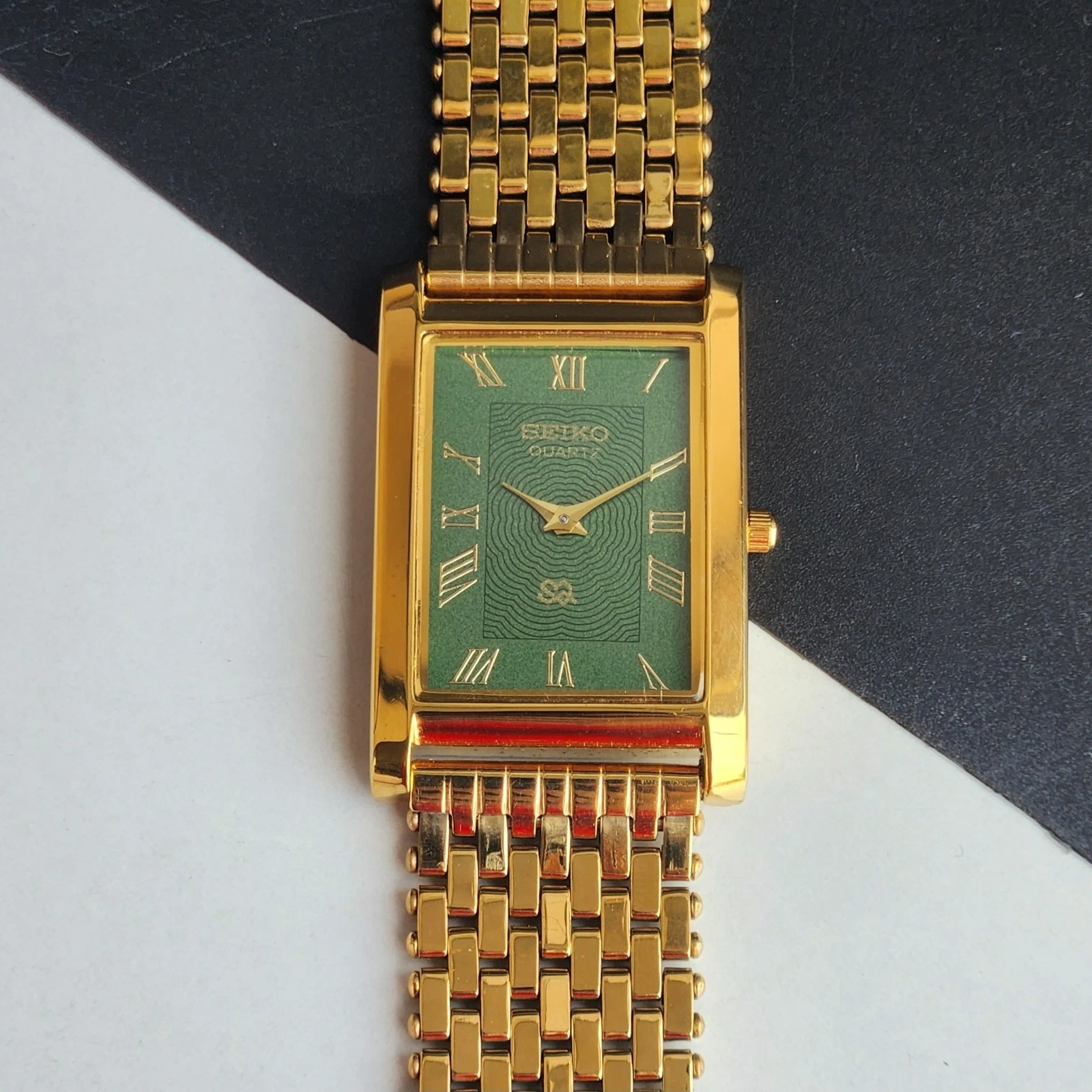 Vintage Seiko Slim Quartz Green Face Gentlemen's Wrist Watch - FREE SHIPPING