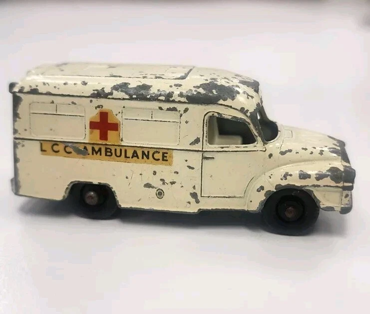 Matchbox 14 Bedford Lomas Ambulance - Modélisme