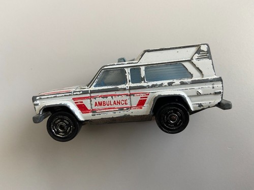 MAJORETTE Ambulanza n.269 Jeep Wagoneer Ambulance Scala 1:64 Made in France - Foto 3 di 11