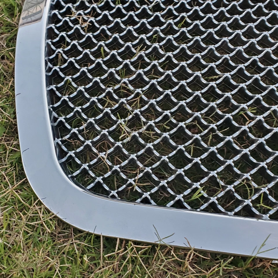 Chrysler 300 2005-2010 parrilla parachoques delantero malla cromada con emblema OEM Foto 4 de 4