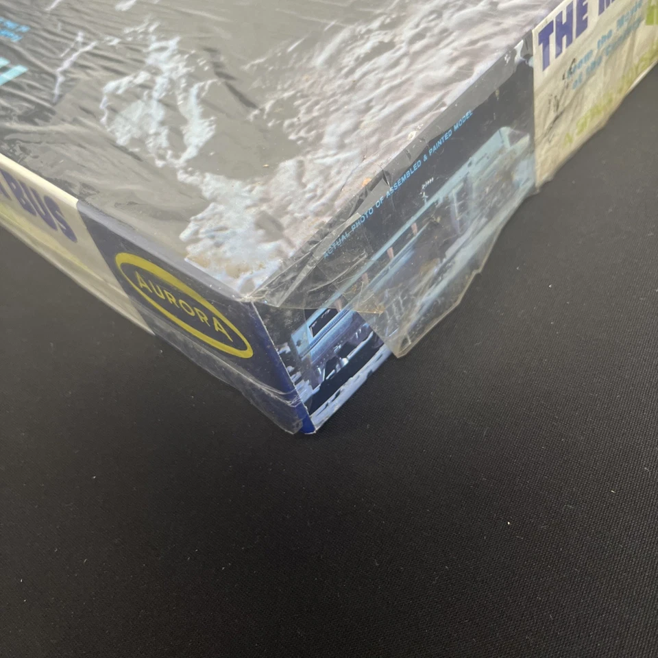 1969 Aurora 2001: A Space Odyssey The Moon Bus Complete Model 829-250 - Image 4 of 4