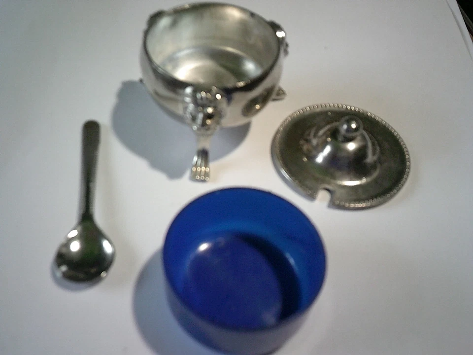 ANTIQUE STERLING SILVER SALT CELLAR VINTAGE WITH LID AND SPONE AND COBALT GLASS - Image 3 of 4