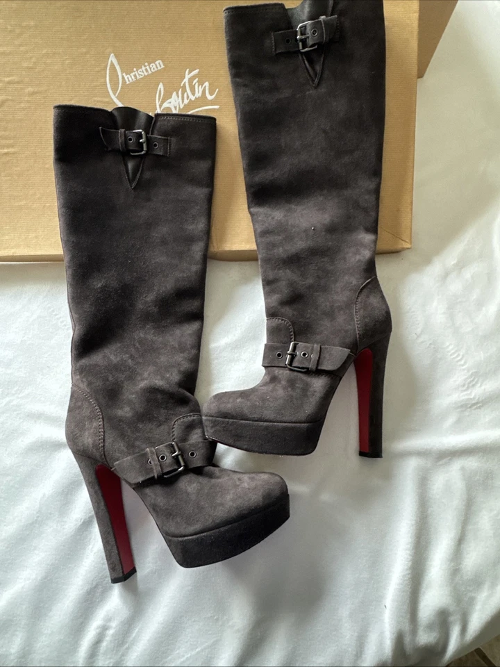 Auténticas botas de gamuza Louboutin Harletty 140 BK32 África Foto 4 de 4