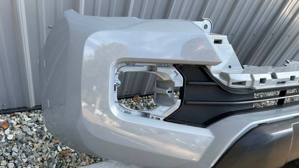 ❗️ NO SHIPPING ❗️GRAY TOYOTA TACOMA FRONT BUMPER 2016 - 2023 - Image 4 of 4