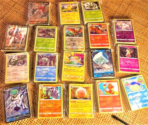 Lote de 50 cartas de Pokémon TSG - 50 cartas por paquete - Común, poco común, raro, Holo, Vstar! - Imagen 1 de 4
