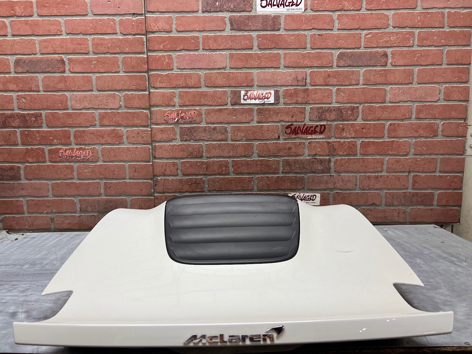 15-17 MCLAREN 650S SPIDER REAR ENGINE BONNET DECK LID CENTER VENT GRILLE OEM