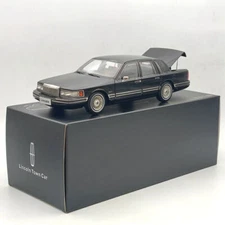 1/18 Lincoln Towncar V8 1993-1995 Super Diecast model Car (Leather seat)