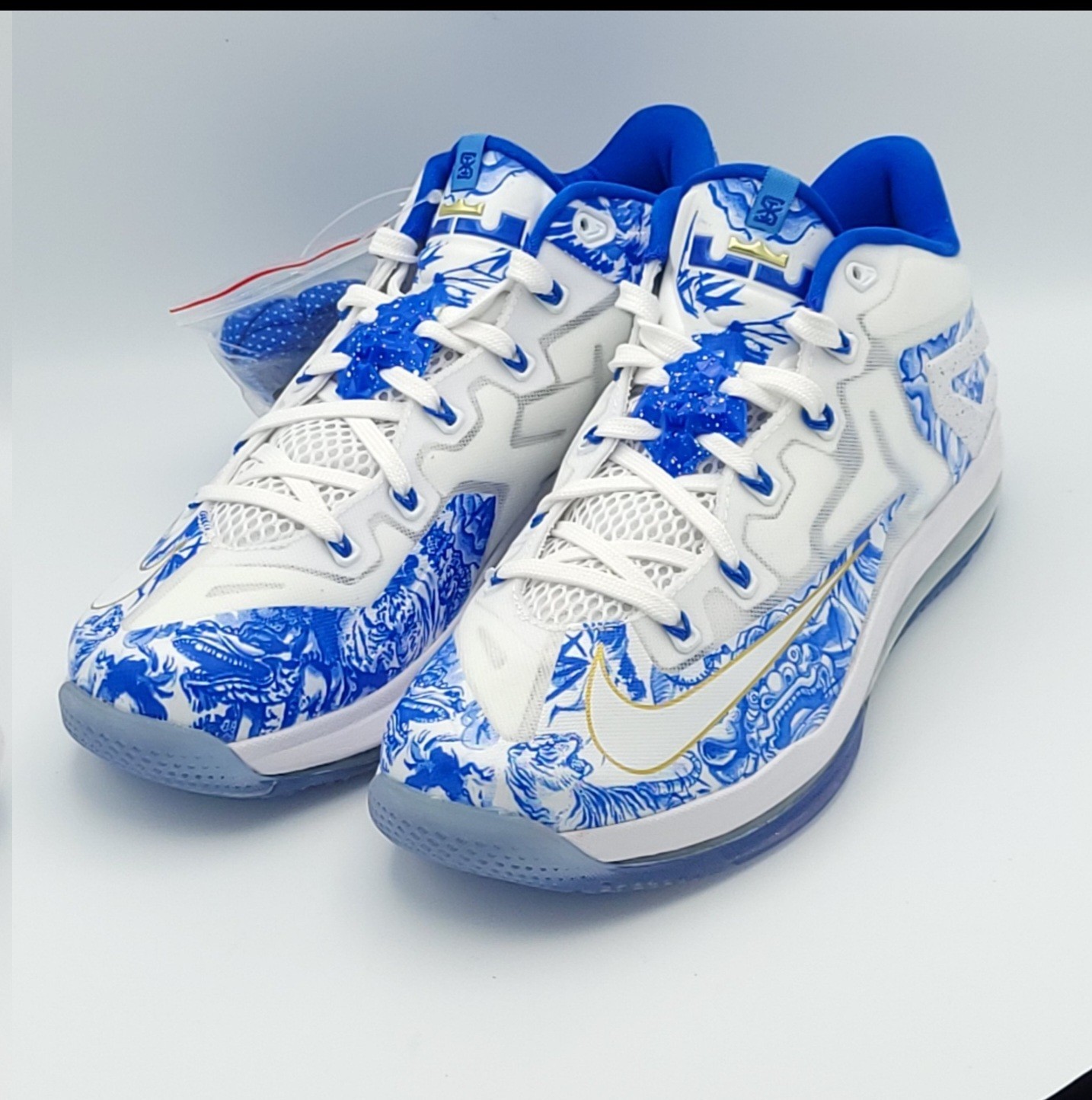 Nike LeBron 11 Low China. Size 11