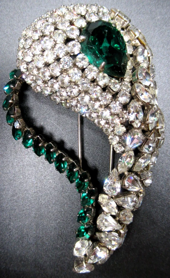 ROGER JEAN PIERRE Depose Green & Sparkling Ice Rhinestone Vintage Fur Clip - Image 2 of 4