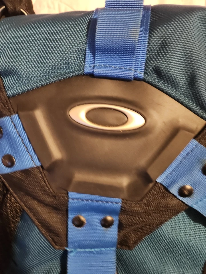 Mochila OAKLEY Icon Negra/Azul *Muy Buen Estado* **Envío Rápido** Foto 3 de 4