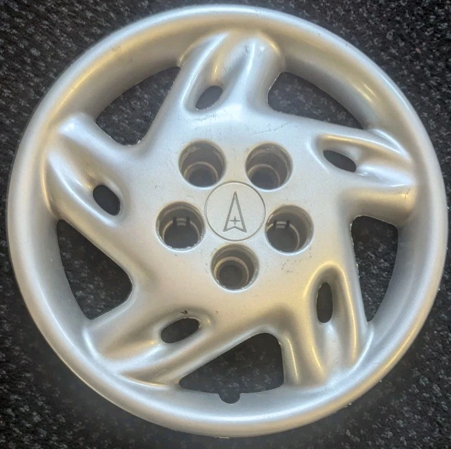 1995-1998 PONTIAC GRAND AM/SUNFIRE 14 INCH WHEEL COVER #9592477 - Image 3 of 4