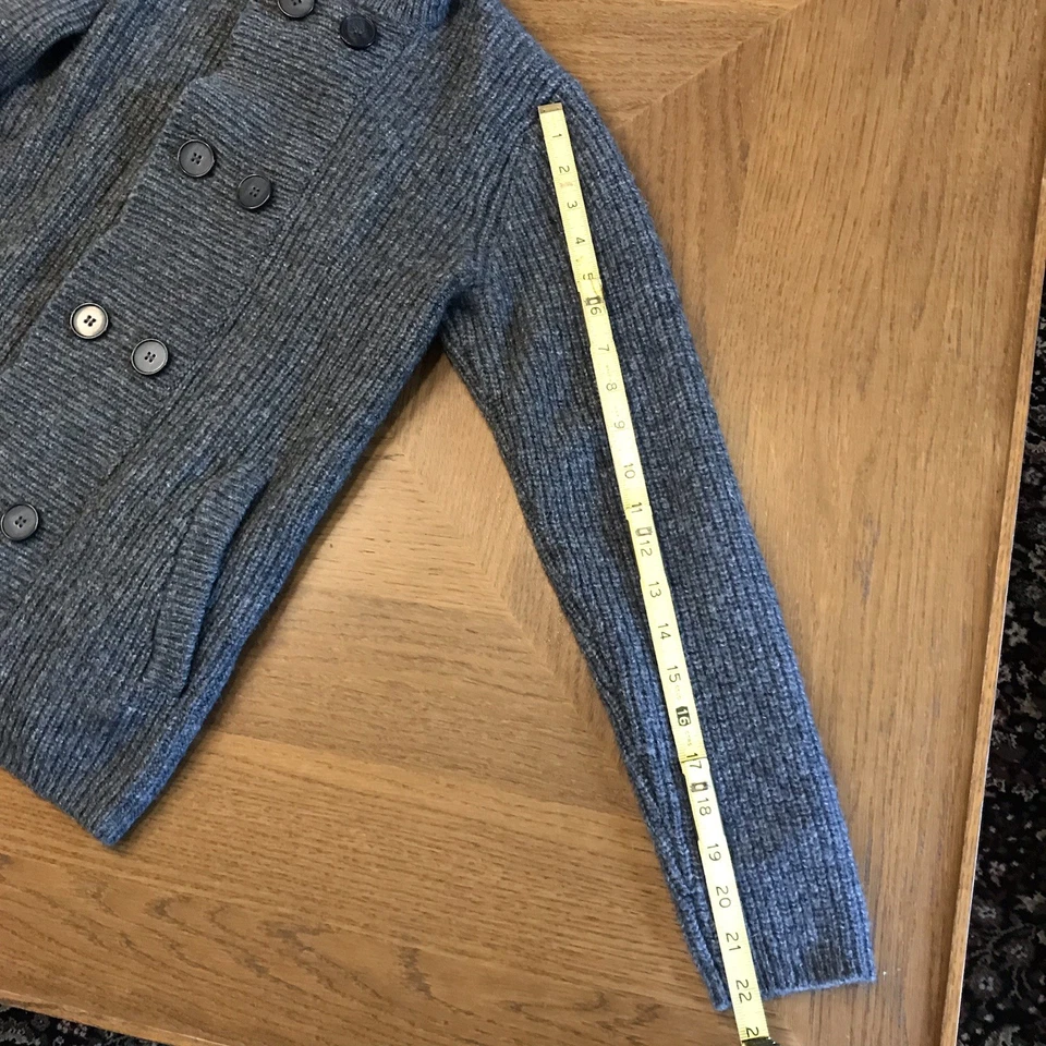 Cárdigan de punto de doble botonadura gris pequeño de H&M para hombre suéter botón delantero Foto 4 de 4