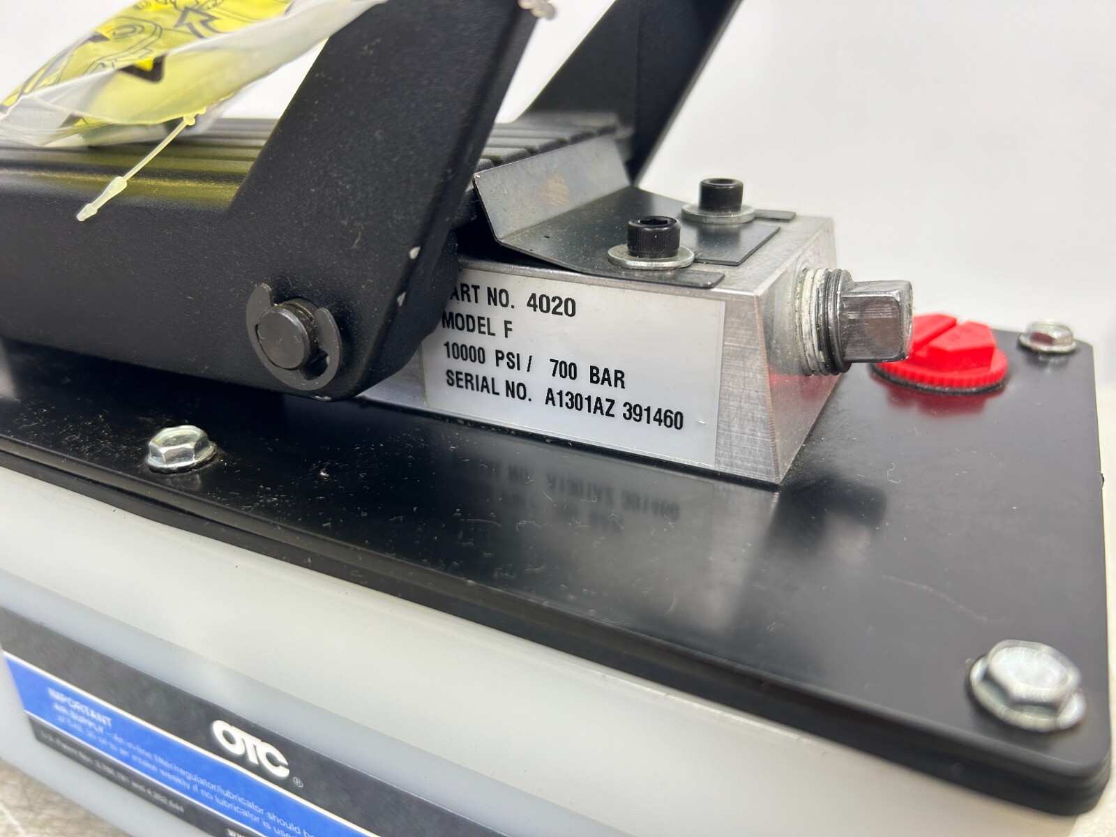 OTC Tool, 4020 Air / Hydraulic Foot Pump 10,000 psi at 100psi 3/8