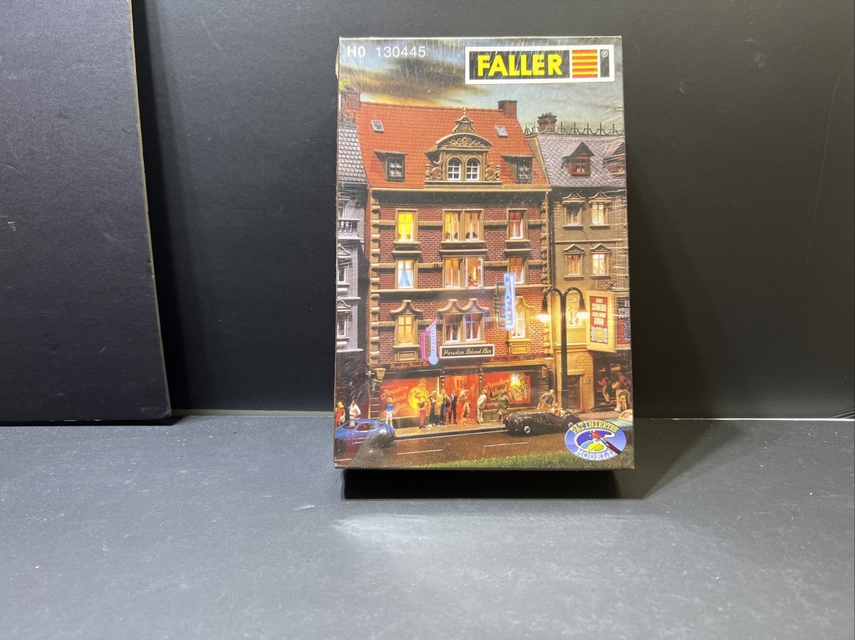 1Fにパブのあるタウンハウス（Faller HO 130447） 1Fにパブのあるタウンハウス（Faller HO 130447）