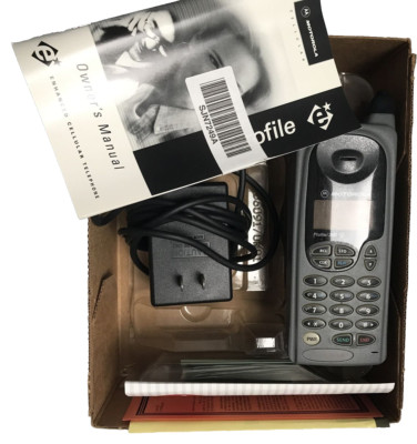VINTAGE MOTOROLA PROFILE/300e HANDHELD MOBILE CELL PHONE 