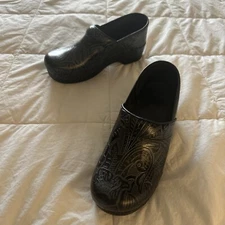 Dansko Black  Floral Embossed Leather Clogs Work Casual Nurse Shoe 11.5 US 42 EU
