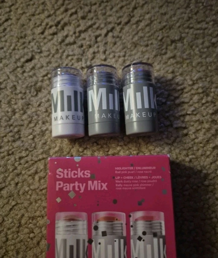 JUEGO DE PALOS DE MAQUILLAJE DE LECHE MEZCLA DE FIESTA VACACIONES EDICIÓN LIMITADA Foto 3 de 4